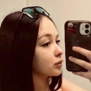 Я Лейла, 20, из Хабаровска, ищу знакомство для открытые отношения