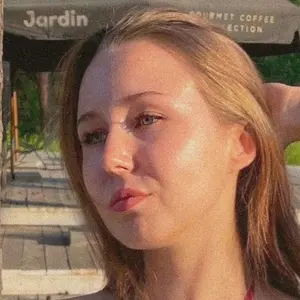 Кристина из Санкт-Петербурга, ищу на сайте приятное времяпровождение