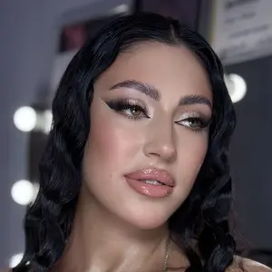 Карина из Барнаула, ищу на сайте приятное времяпровождение