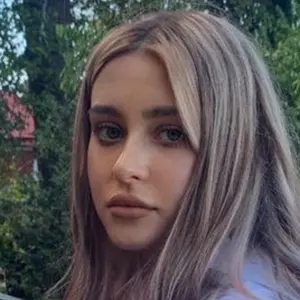Я Аня, 27, из Елизова, ищу знакомства без обязательств