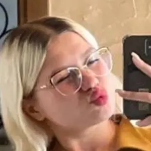 Я Юлия, 20, знакомлюсь без обязательств в Санкт-Петербурге