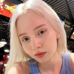 Я Алина, 23, из Кировска, ищу знакомство для вирта
