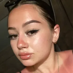 Я Полина, 21, из Владимира, ищу знакомство для приятного времяпровождения