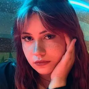 Я Александра, 19, из Екатеринбурга, ищу знакомство для общения