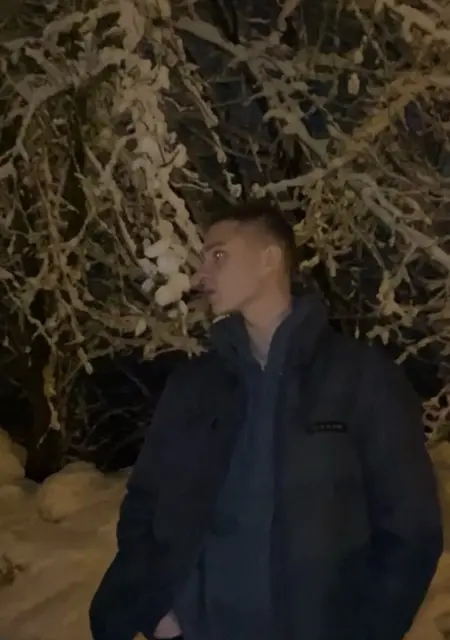 Я Роман, 18, из Рязани, ищу знакомство для приятного времяпровождения