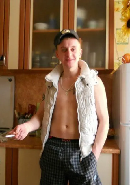 Дима из Колпина, мне 38, познакомлюсь для общения