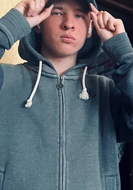 Ваня из Коломны, мне 20, познакомлюсь без обязательств