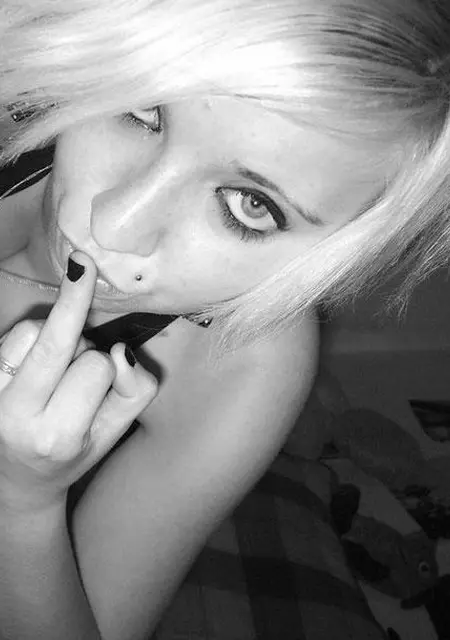 Я Александра, 21, из Муравленко, ищу знакомства на одну ночь