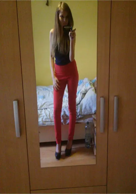 Я Инна, 18, из Комсомольска, ищу знакомство для постоянных отношений