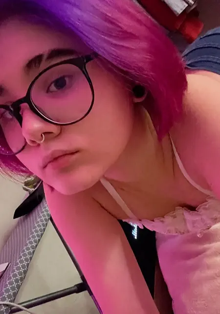 Я Лера, 20, из Мурманска, ищу знакомство для общения