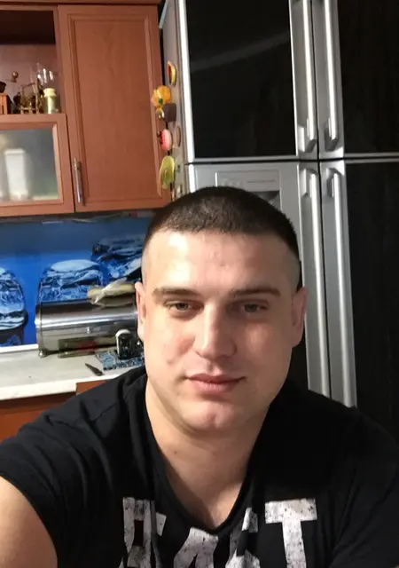 Я Максим, 35, знакомлюсь без обязательств в Уве