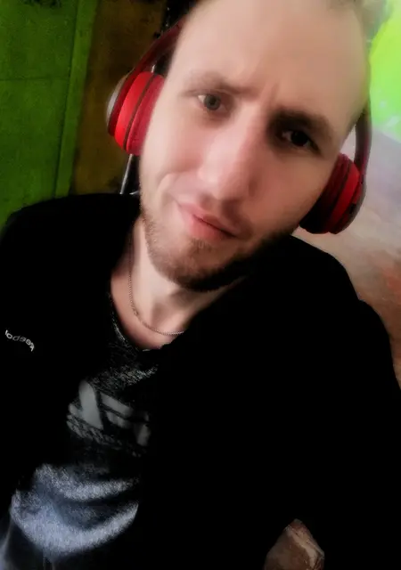 Андрей из Большого Камня, мне 24, познакомлюсь на одну ночь