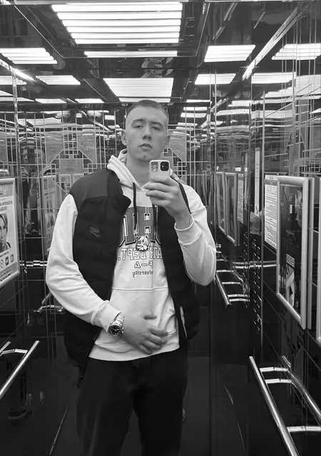 Я Богдан, 19, знакомлюсь для постоянных отношений в Москве