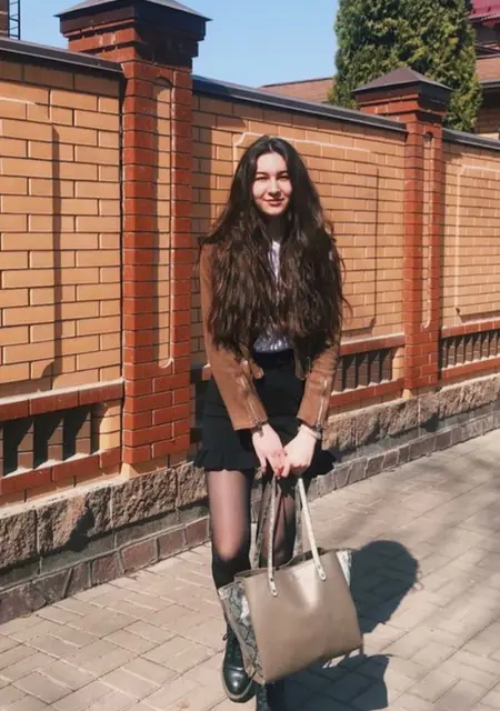 Я Лаура, 32, из Ивантеевки, ищу знакомство для постоянных отношений