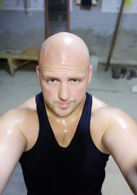 Павел из Усмани, мне 46, познакомлюсь для приятного времяпровождения