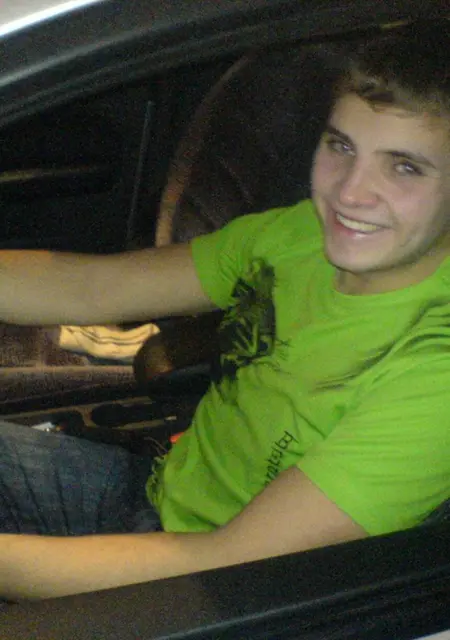 Артур из Надыма, ищу на сайте знакомства на одну ночь