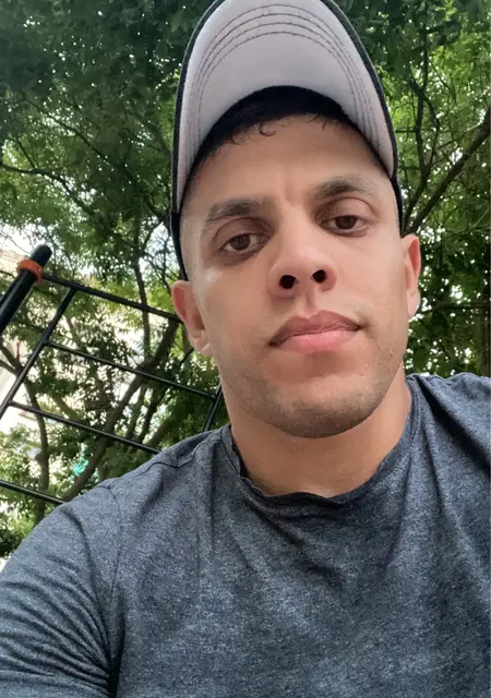 Тимур из Евпатории, мне 31, познакомлюсь на одну ночь