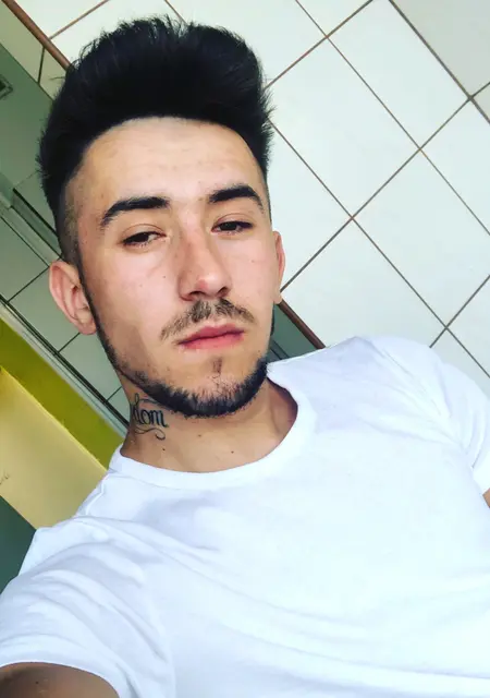 Я Вася, 25, знакомлюсь без обязательств в Украинской