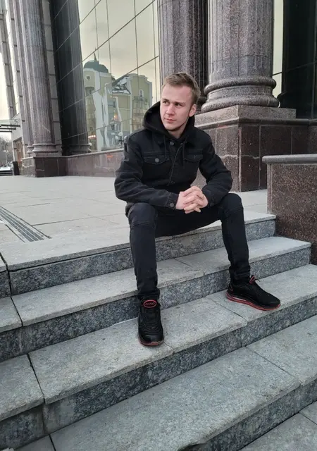 Александр из Балтийска, мне 23, познакомлюсь для приятного времяпровождения