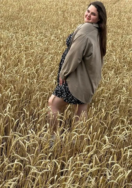 Александра из Зернограда, мне 23, познакомлюсь для открытые отношения