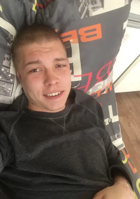 Я Саша, 26, из Миасса, ищу знакомство для приятного времяпровождения