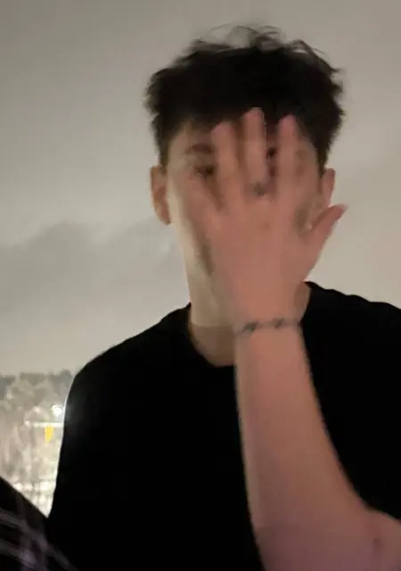 Я Женя, 19, из Гатчины, ищу знакомство для дружбы