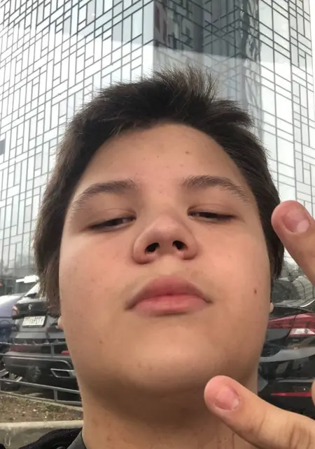 Я Леонид, 19, из Ликино-Дулево, ищу знакомство для открытые отношения