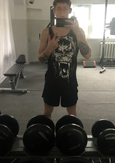 Я Андрей, 34, из Ленинска-Кузнецкого, ищу знакомство для постоянных отношений